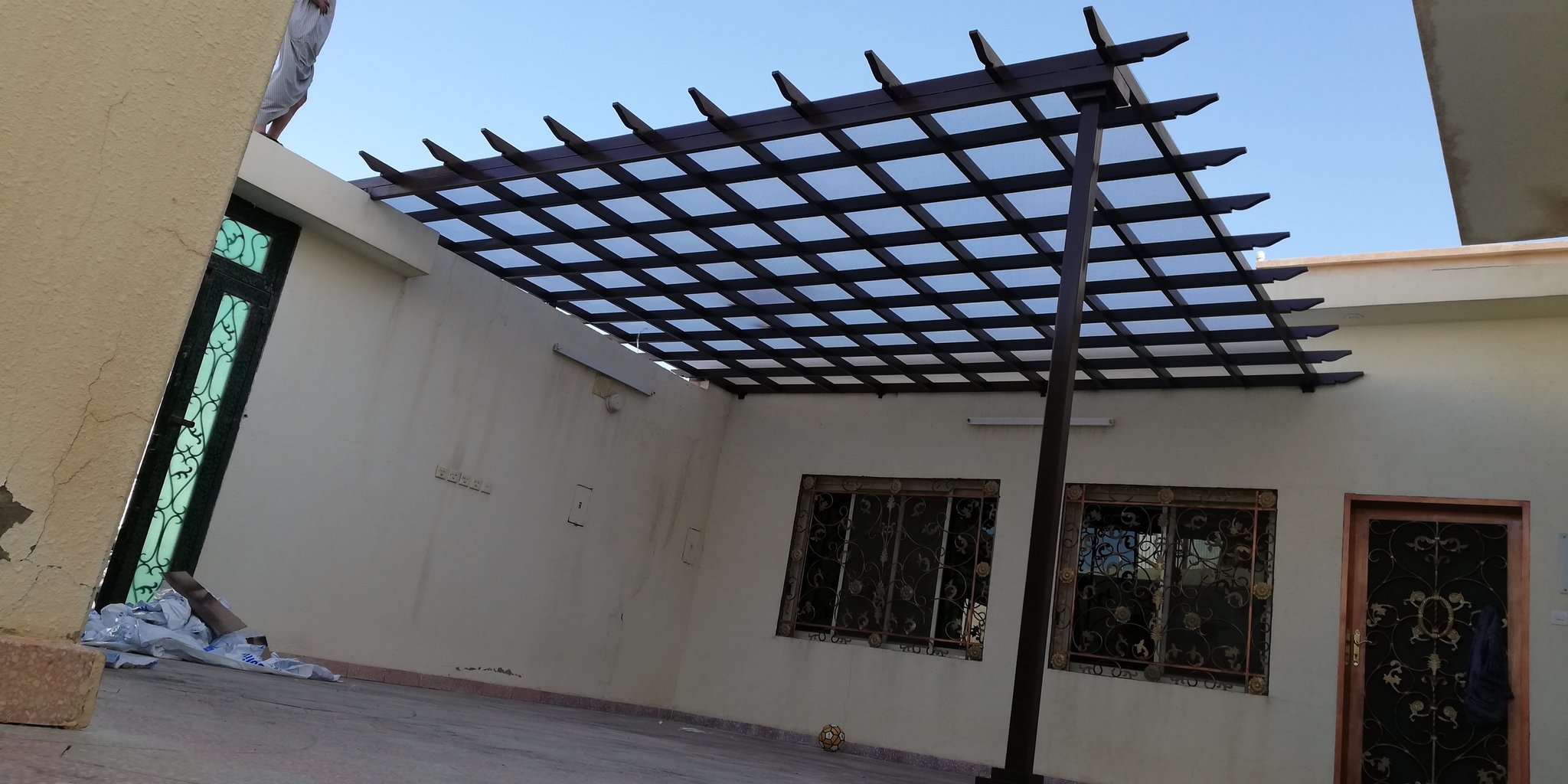 مظلات وسواتر الاختيار الاول تركيب مظلات للسيارات - شركة سواتر الرياض - انشاء مستودعات - تركيب ساندوتش بانل - مظلات حدائق برجولات خشبية التخصصي