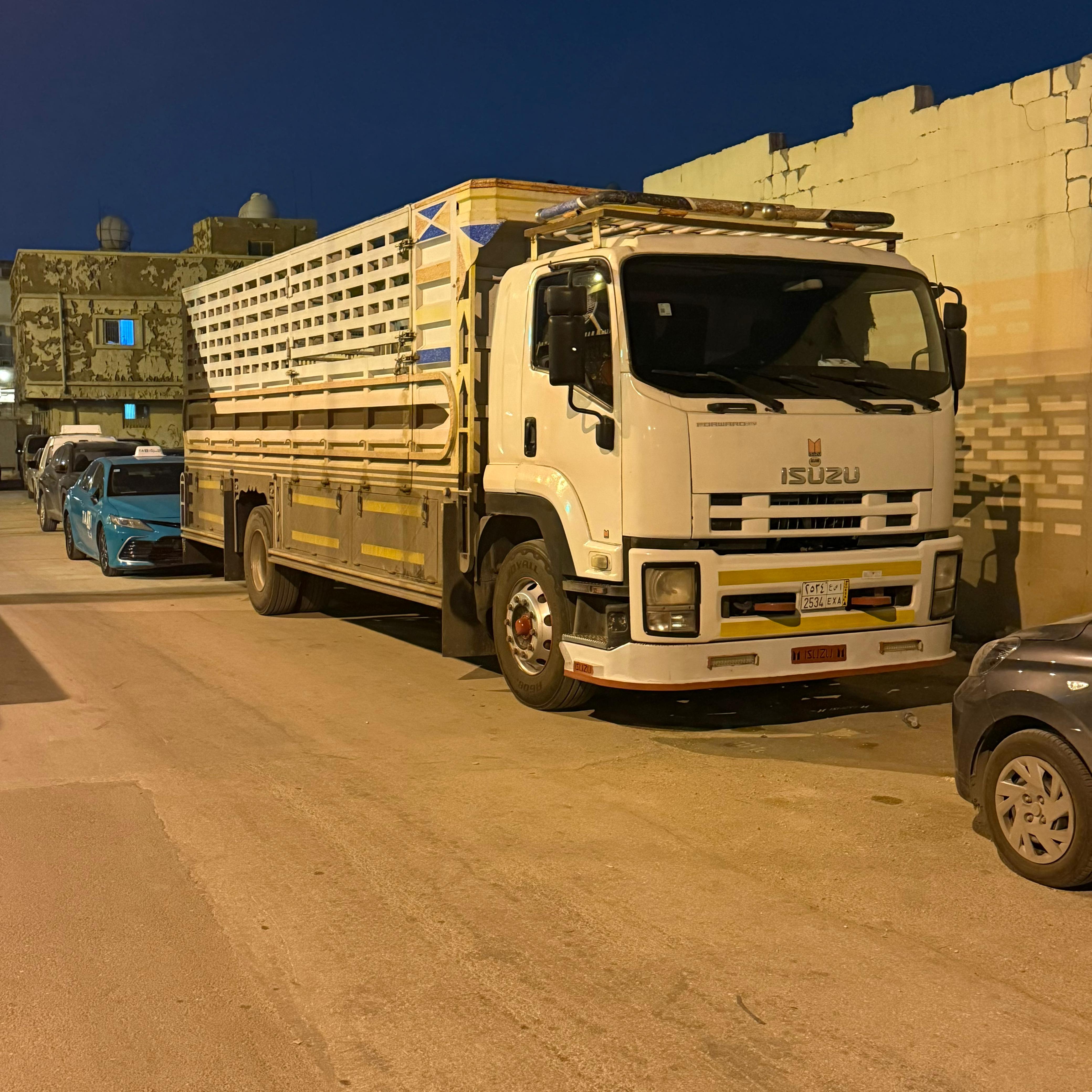 دينا لوري نقل عفش داخل وخارج الرياض 0558536273 نقل من الرياض الى جدة الطائف حائل